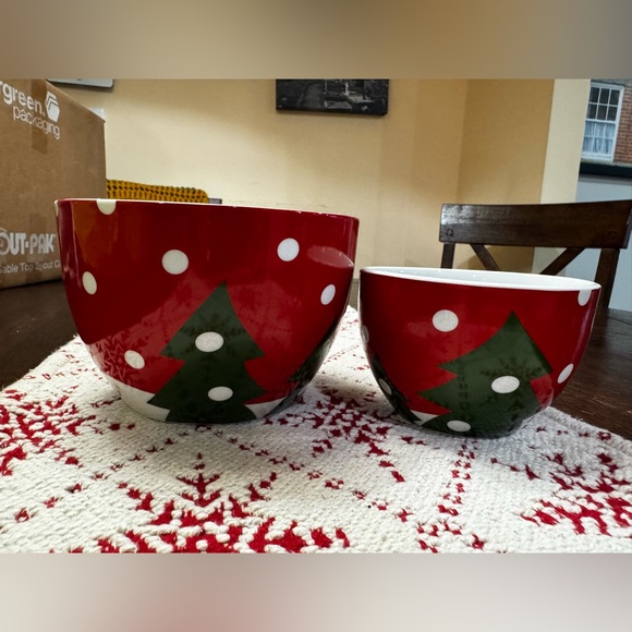 EUC Crate & Barrel Bowls  2018 - Set Of Two - Reindeer Christmas Tree Design - Picture 5 of 8